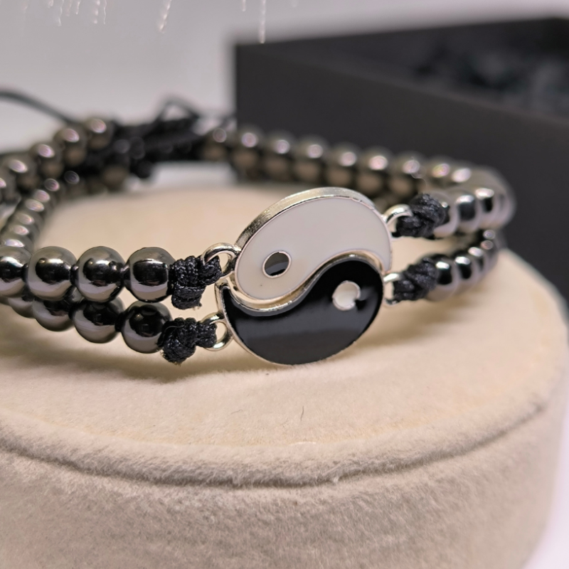 Peened paarilised käevõrud „Must minimalism“