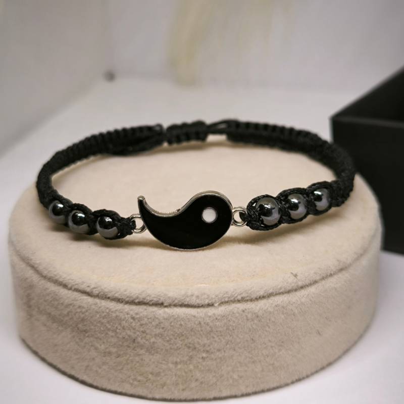 Reguleeritav helmestega punutise mustriga käevõru