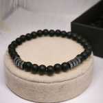 Minimalistliku disainiga helmestega käevõrude komplekt