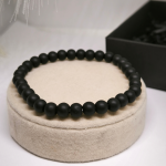 Minimalistliku disainiga helmestega käevõrude komplekt