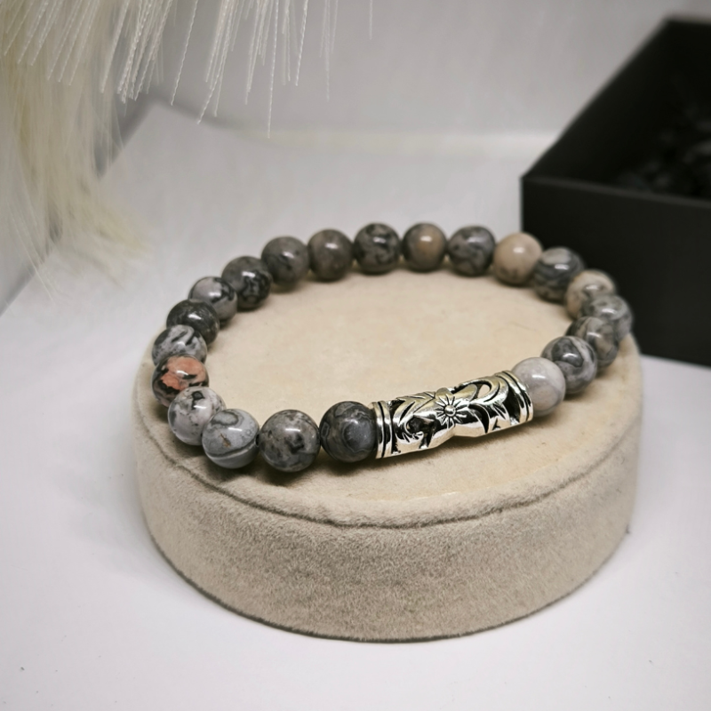 Universaalsed helmekäevõrud metallist detailidega