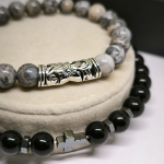 Universaalsed helmekäevõrud metallist detailidega