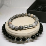 Universaalsed helmekäevõrud metallist detailidega