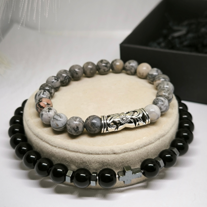 Universaalsed helmekäevõrud metallist detailidega