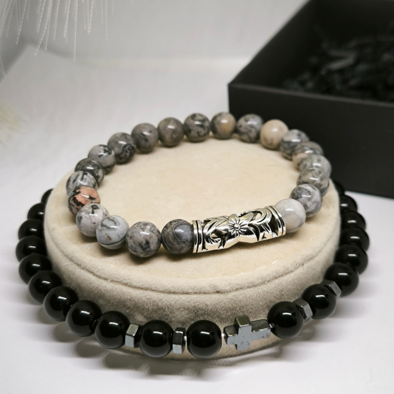 Universaalsed helmekäevõrud metallist detailidega