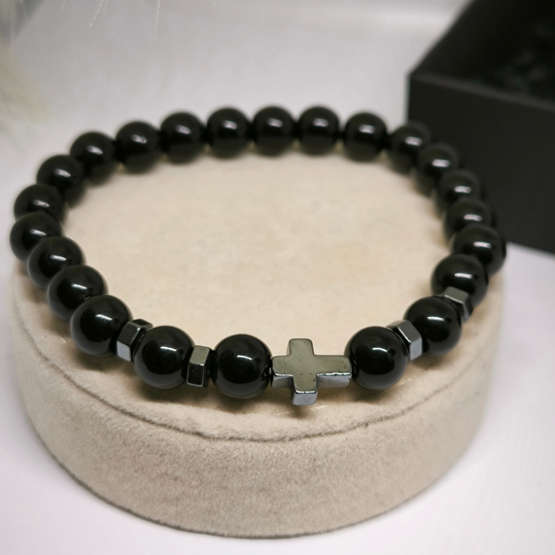 Universaalsed helmekäevõrud metallist detailidega