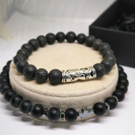 Elastsed käevõrud metallist detailidega