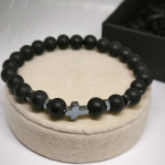 Elastsed käevõrud metallist detailidega