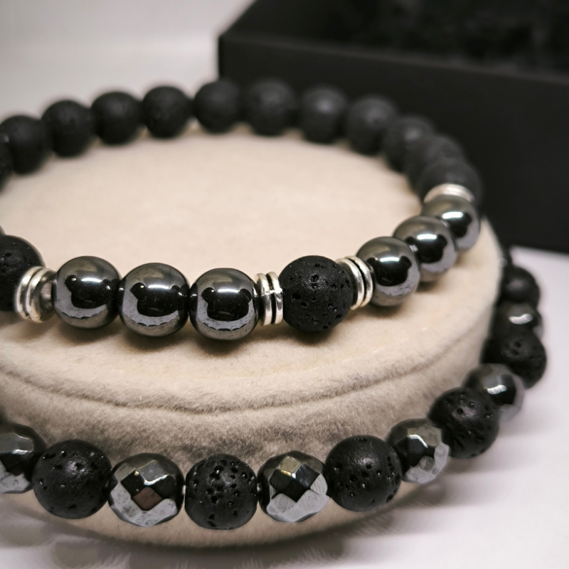 Vabaaja stiilis helmestega käevõrude komplekt