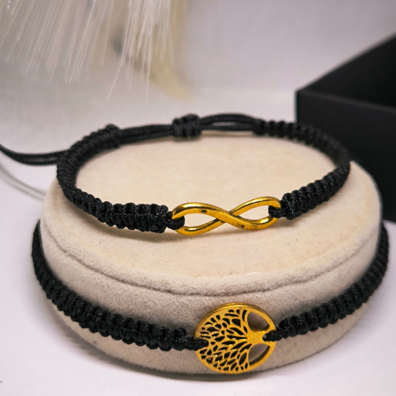 Käsitööna valminud käevõrude komplekt kuldsete elementidega