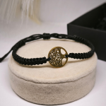 Käsitööna valminud käevõrude komplekt kuldsete elementidega