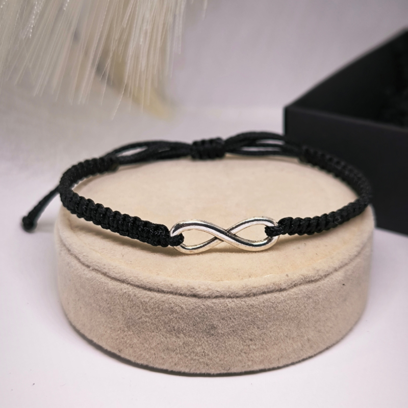 Käsitsi valmistatud punutud käevõrude komplekt