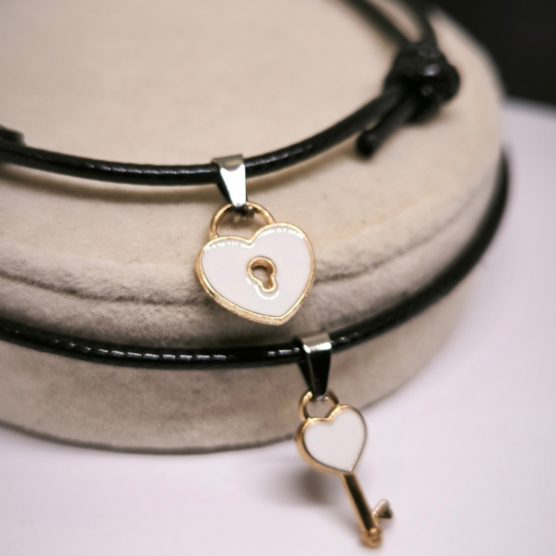 Käevõrude komplekt paarile "Võti südamesse"