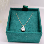 Ripats „Moissaniit“ naistele