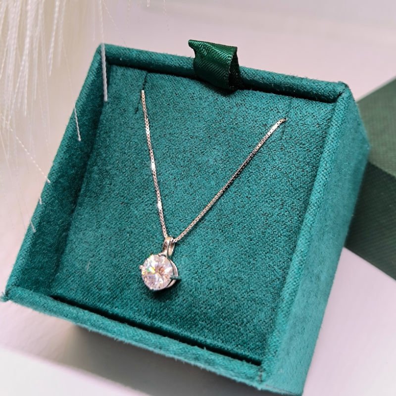 Ripats „Moissaniit“ naistele