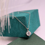 Ripats „Moissaniit“ naistele