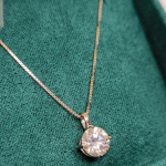 Ripats „Moissaniit“ naistele