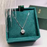 Ripats „Moissaniit“ naistele