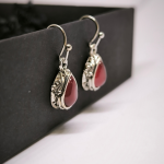 Boheemlaslikus stiilis graveeritud kõrvarõngad värvilise tsirkooniumiga