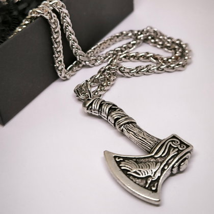 Ainulaadne disainiga meeste kaelakee ripats ketiga