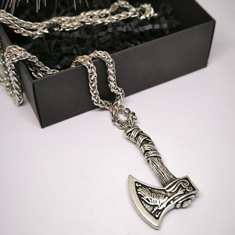 Ainulaadne disainiga meeste kaelakee ripats ketiga