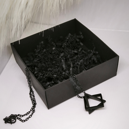 Moodne musta värvi kaelakee ripats ketiga