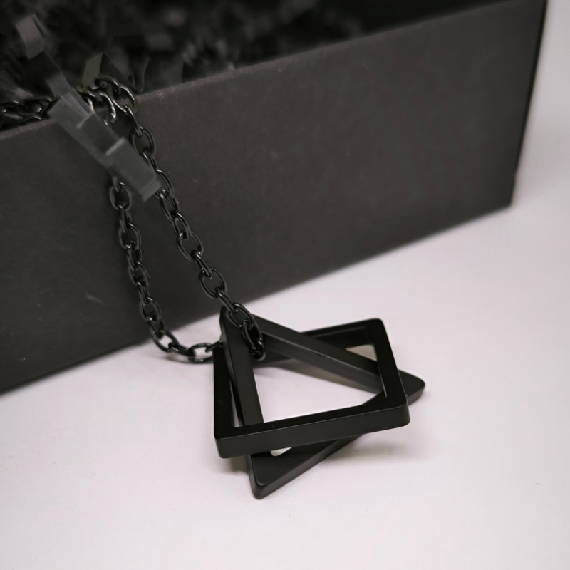 Moodne musta värvi kaelakee ripats ketiga