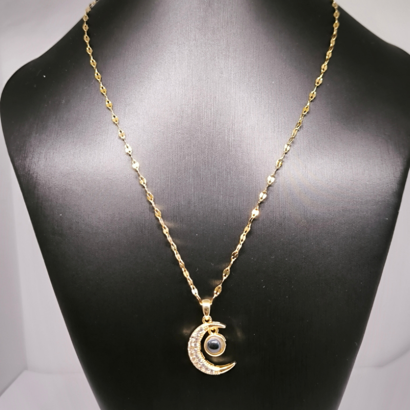 Kuu kujuline ripats sõnadega "Ma armastan sind" (100 keeles)