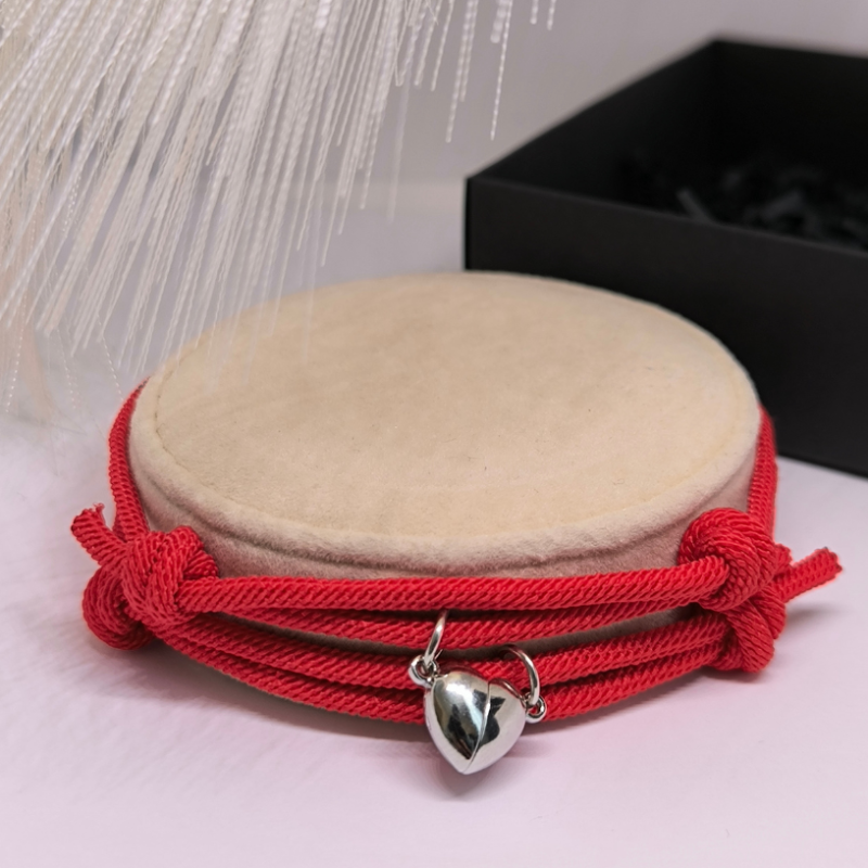 Punased kangast käevõrud paaridele