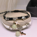 Helendavad käevõrud metallristi kujuga elementidega