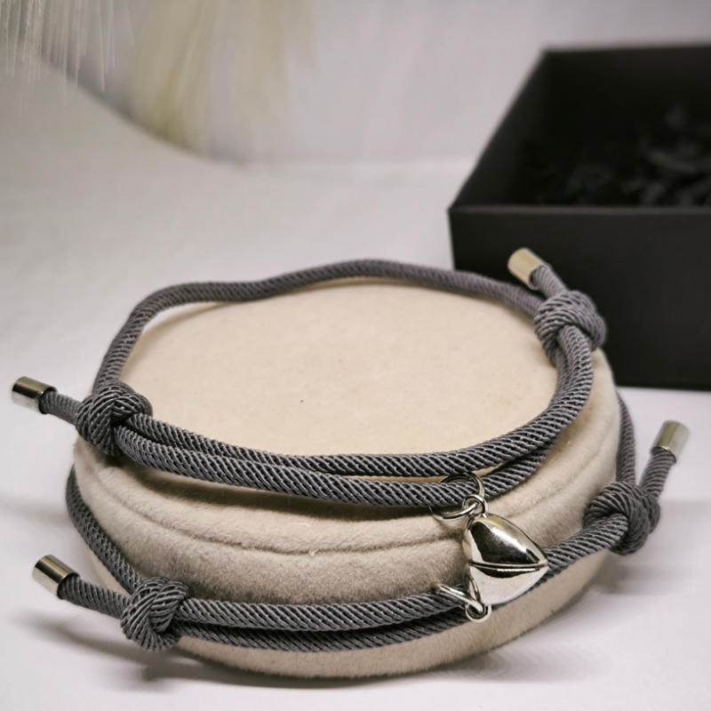 Kangast käevõrude komplekt ripatsiga