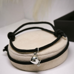 Hubased käevõrud südamekujulise ripatsiga paaridele