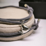 Kangast käevõrude komplekt ripatsiga