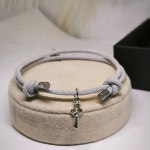 Moodne käevõrude komplekt paaridele ripatsitega