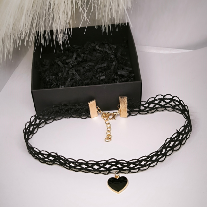 Südamega choker-stiilis kaelakee