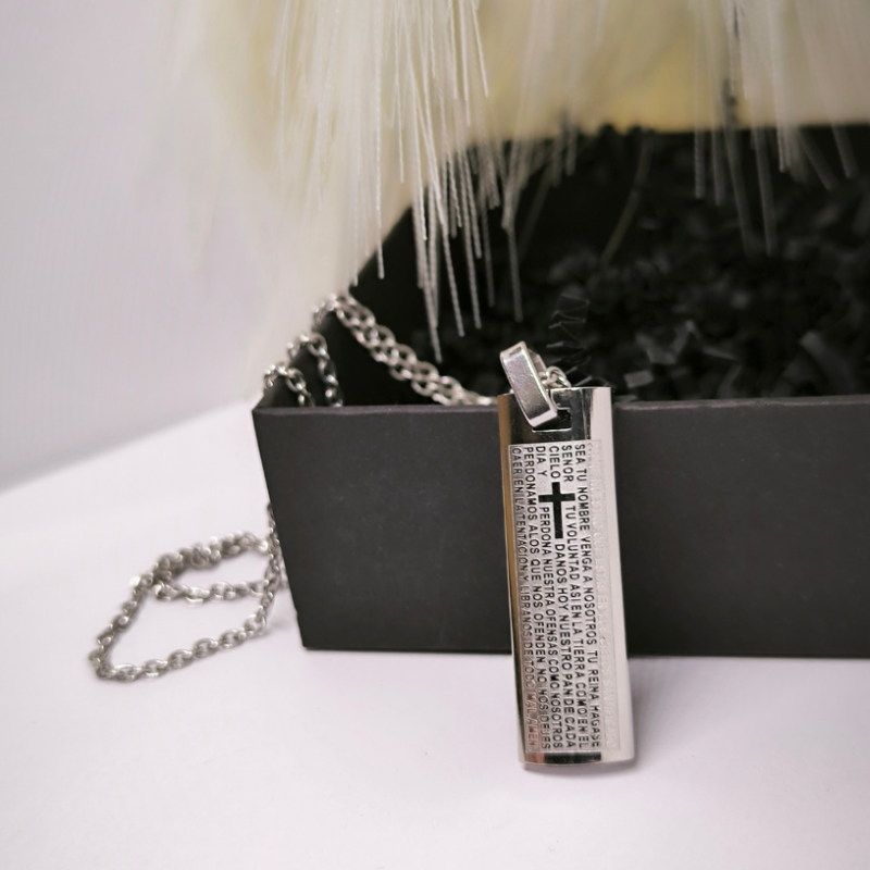 Roostevabast terasest meeste kaelakee