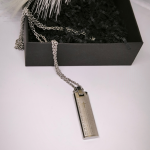 Roostevabast terasest meeste kaelakee