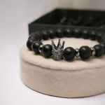 Stiilne käevõru metallist aktsentidega