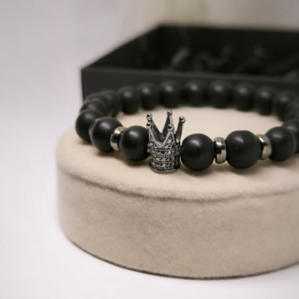 Stiilne käevõru metallist aktsentidega