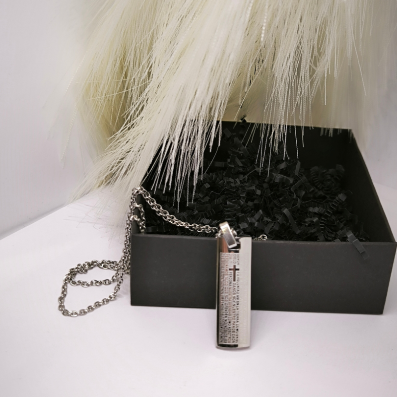 Roostevabast terasest meeste kaelakee