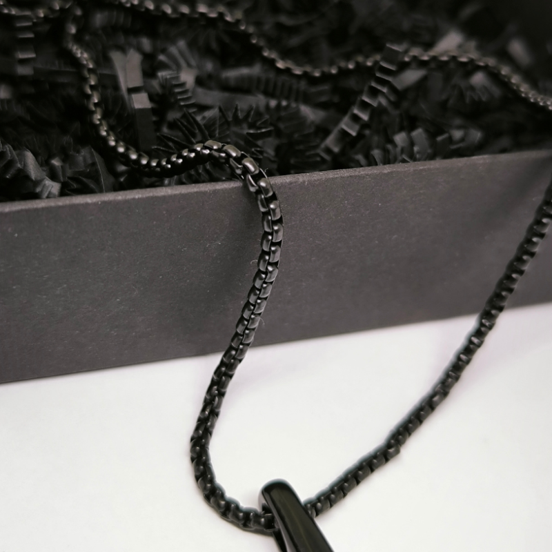 Minimalistlik ripatsiga kaelakee