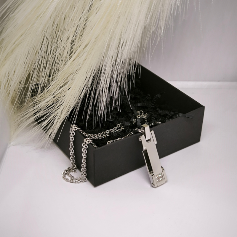 Ristkülikukujuline meeste kaelakee