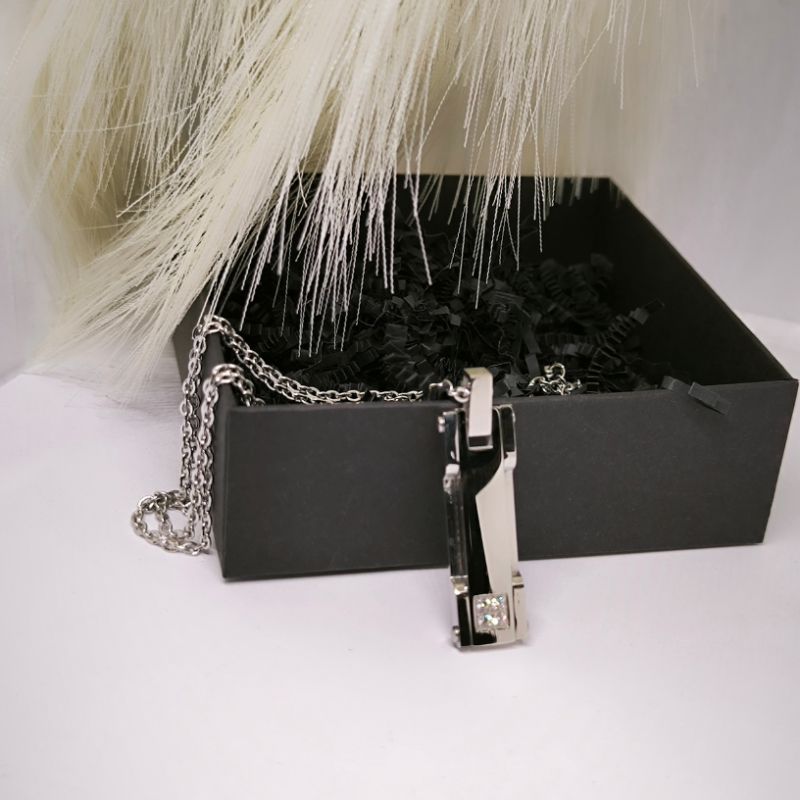 Ristkülikukujuline meeste kaelakee