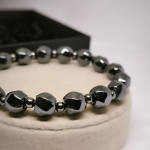 Moodsa disainiga energiline hematiit käevõru