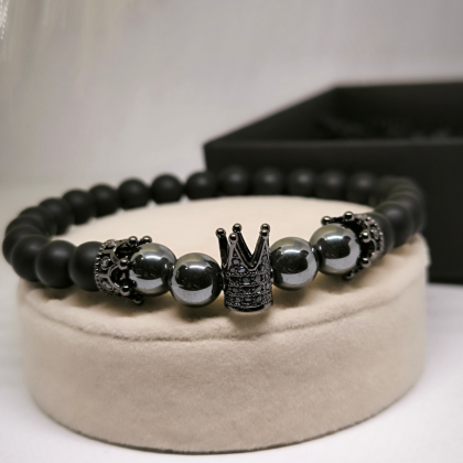 Stiilne helmest käevõru metallist aktsentidega