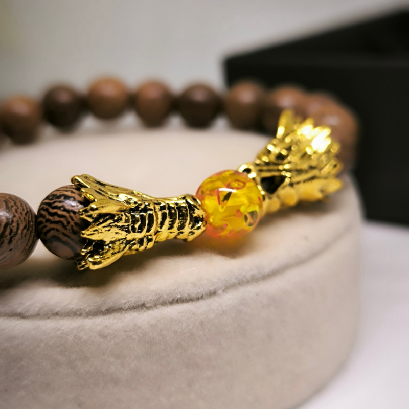 Helmeste käevõru draakonitega