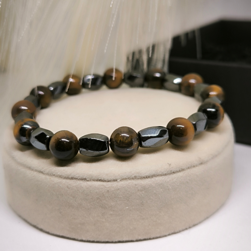 Hematiidist käevõru tiigrisilmaga