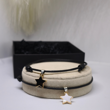 Minimalistliku disainiga kaelakeega kahekihiliste käevõrude komplekt