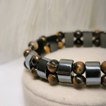 Energeetiline hematiit käevõru tiigrisilmaga