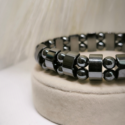 Hematīdi kivist energiakäevõru